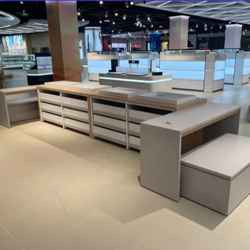 Najwyższej jakości kiosk ekspo – Phone Accessories Design Shop recenzja i cena